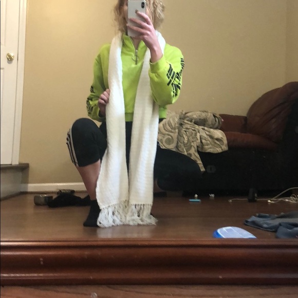 White Scarf - Picture 2 of 4